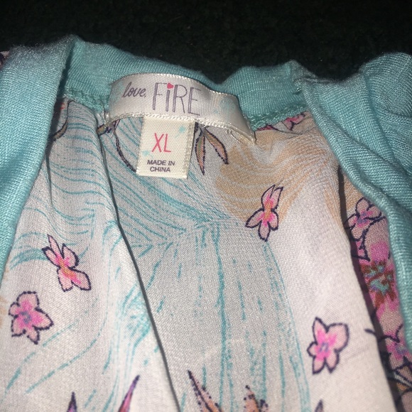 XL flower shirt - Picture 4 of 4